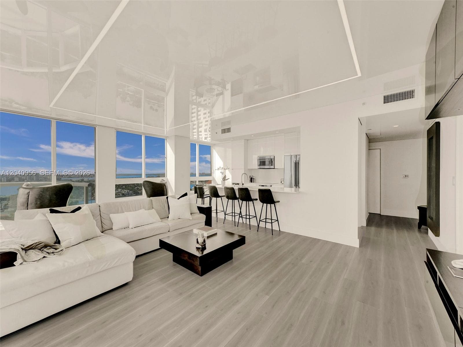 6365 Collins Ave 2407 photo 4
