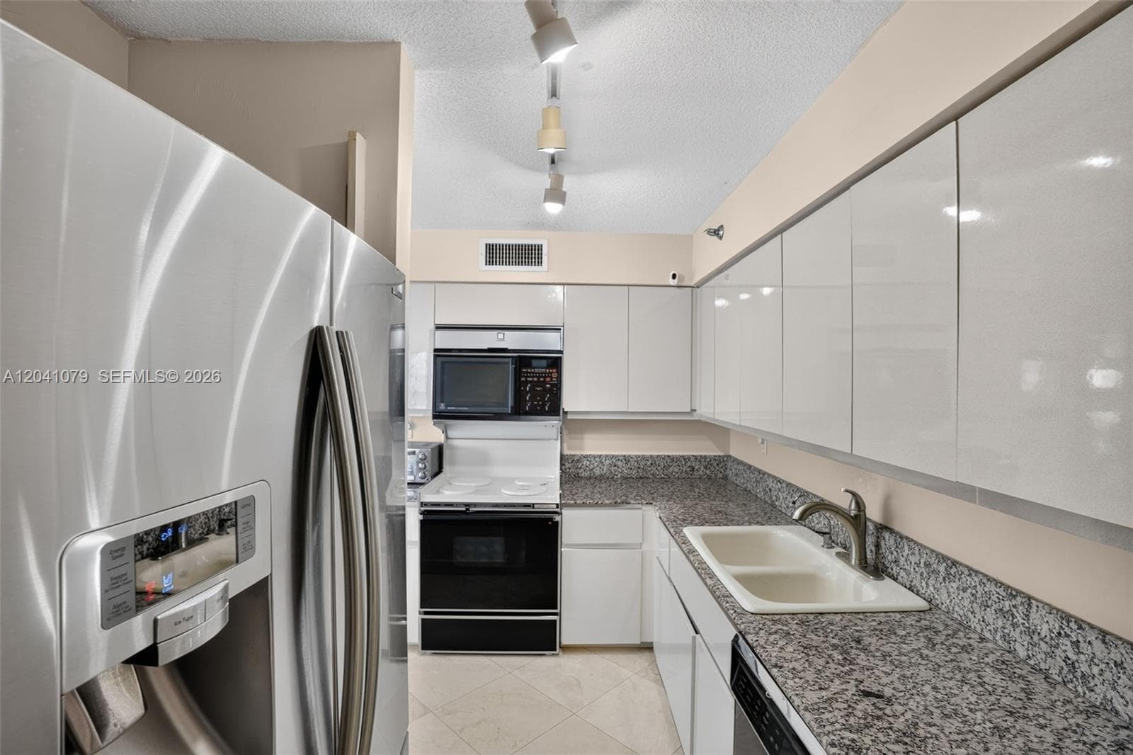 5757 Collins Ave 405 photo 13