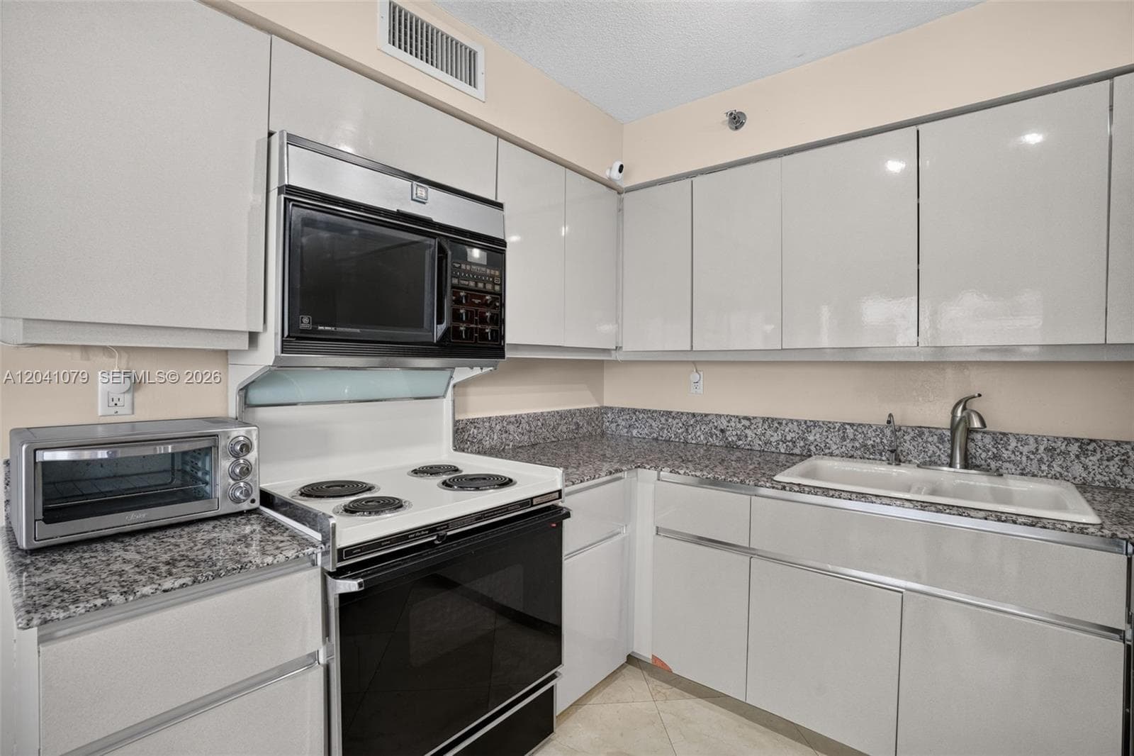 5757 Collins Ave 405 photo 16
