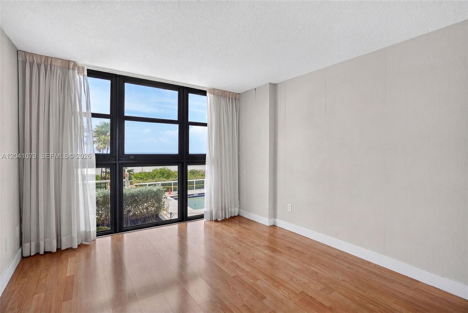 5757 Collins Ave 405 photo 19