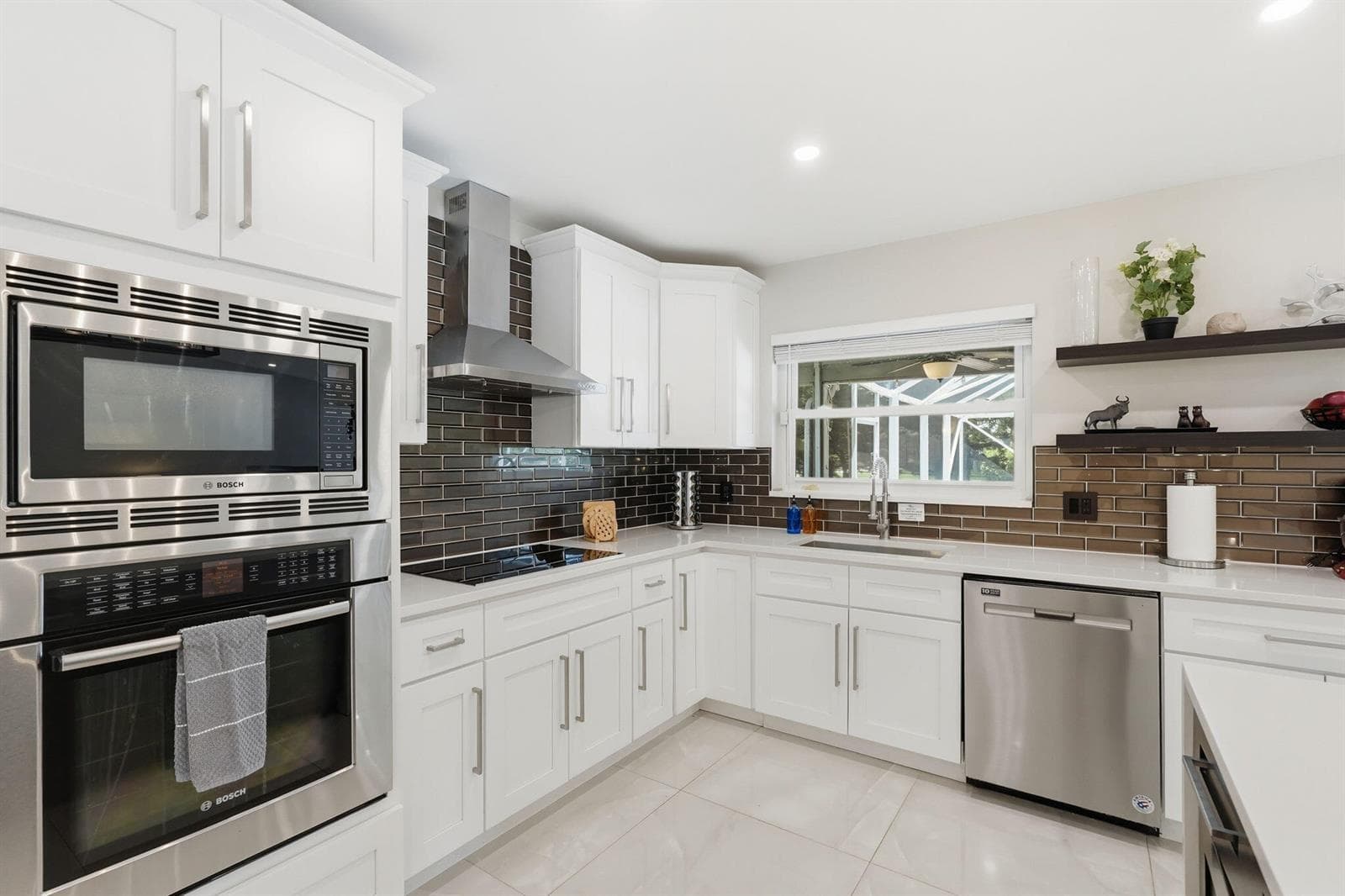 1799 Shower Tree Way photo 2