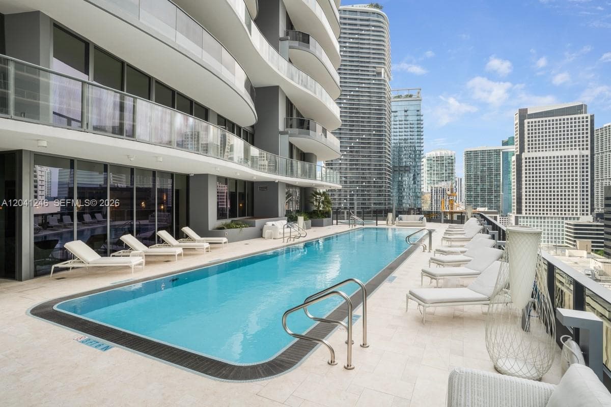 1000 Brickell Plz 2101 photo 23
