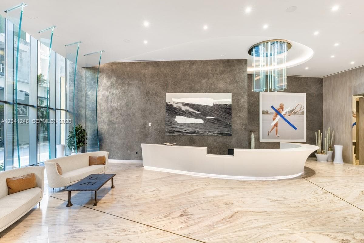 1000 Brickell Plz 2101 photo 2