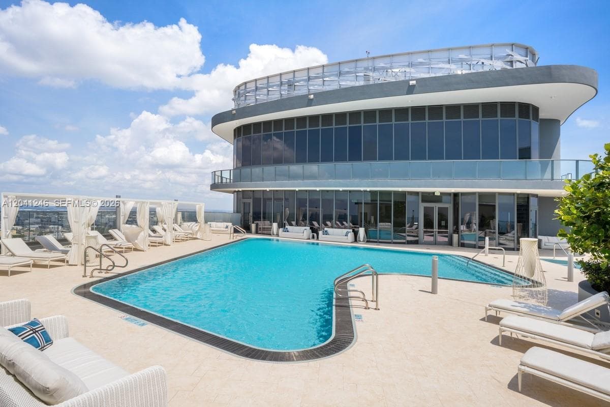 1000 Brickell Plz 2101 photo 3