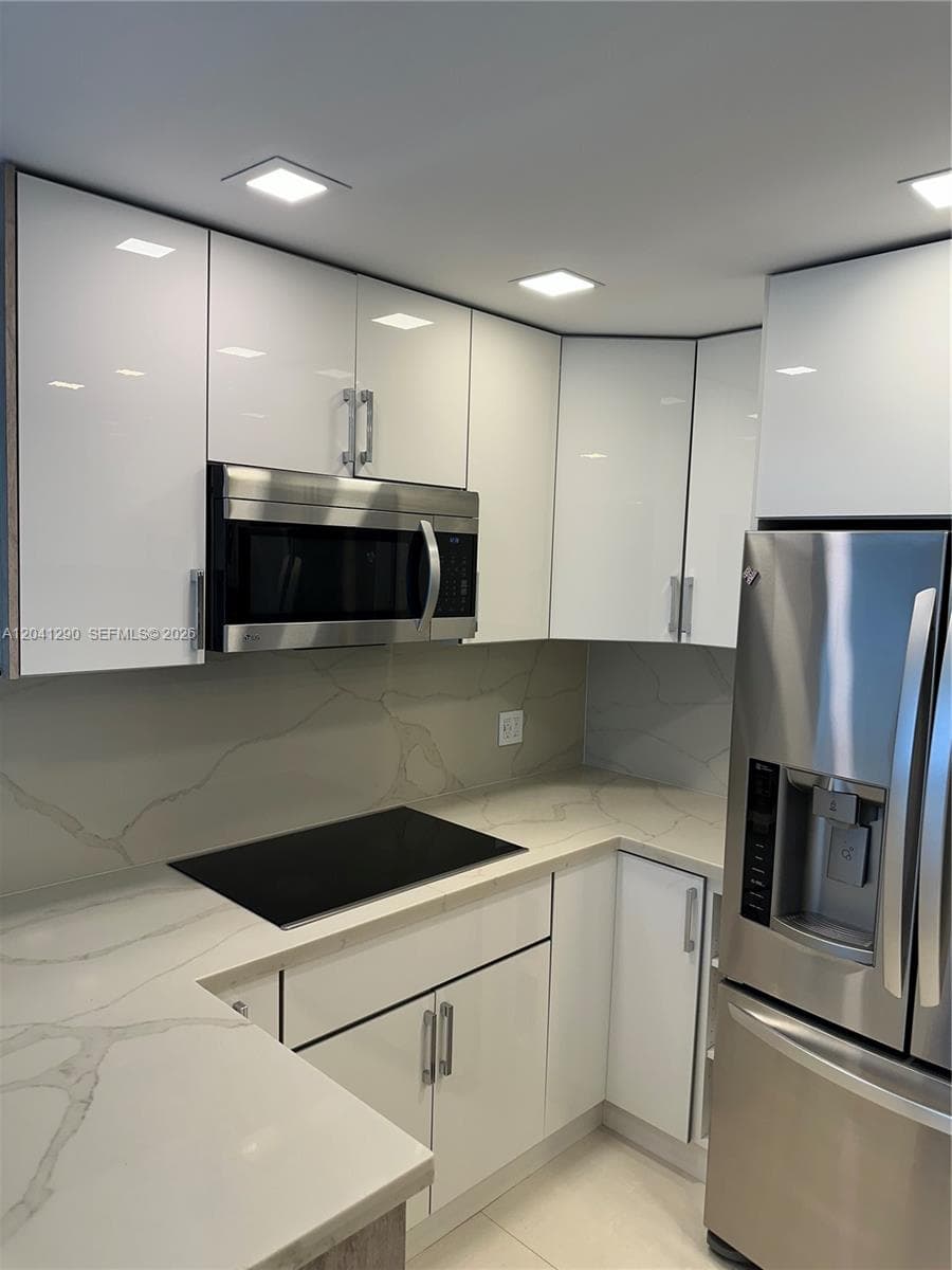 9500 W Bay Harbor Dr 6A photo 6