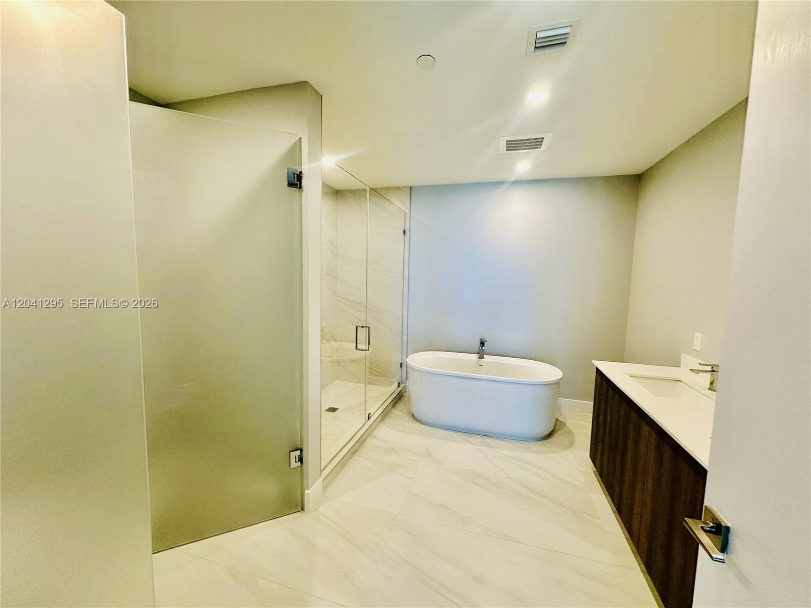 17550 Collins Ave 803 photo 17