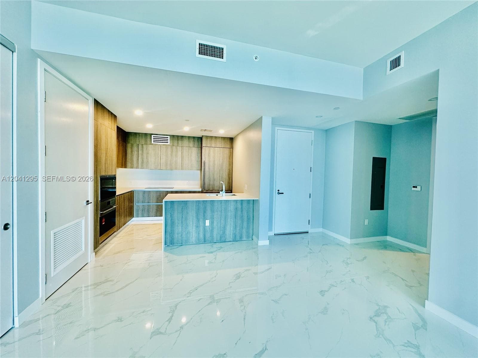 17550 Collins Ave 803 photo 12