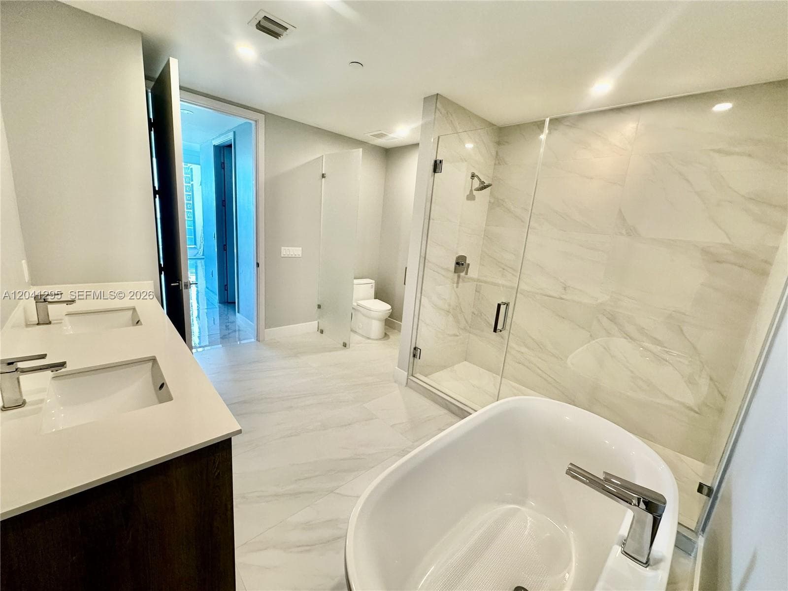 17550 Collins Ave 803 photo 18