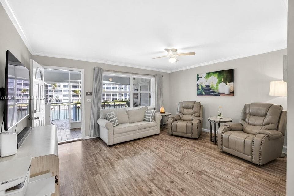 111 Shore Ct 205 photo 12