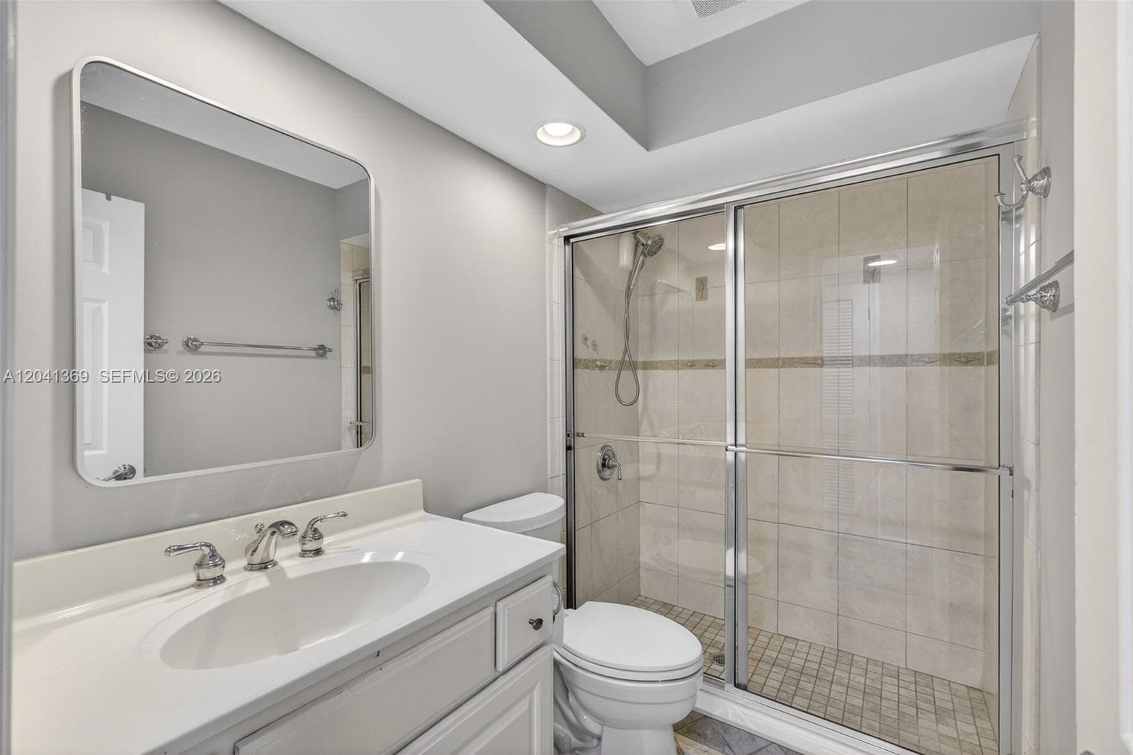 111 Shore Ct 205 photo 22
