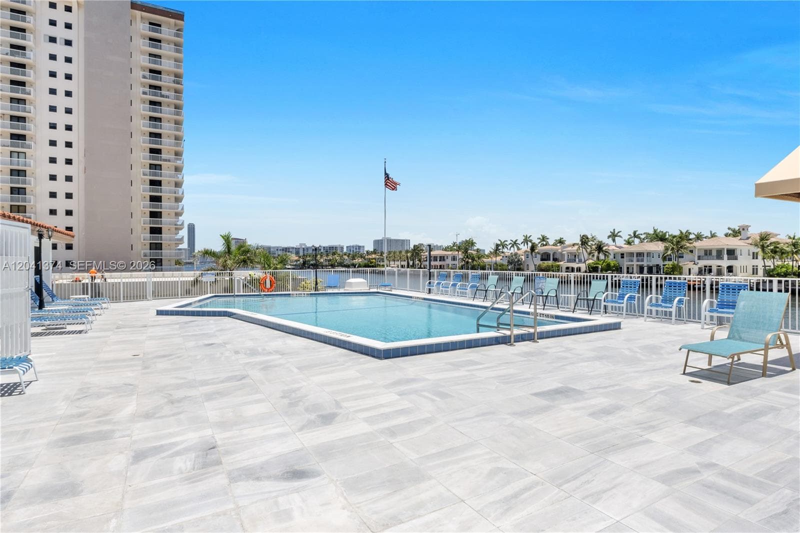 1410 S Ocean Dr 304 photo 23