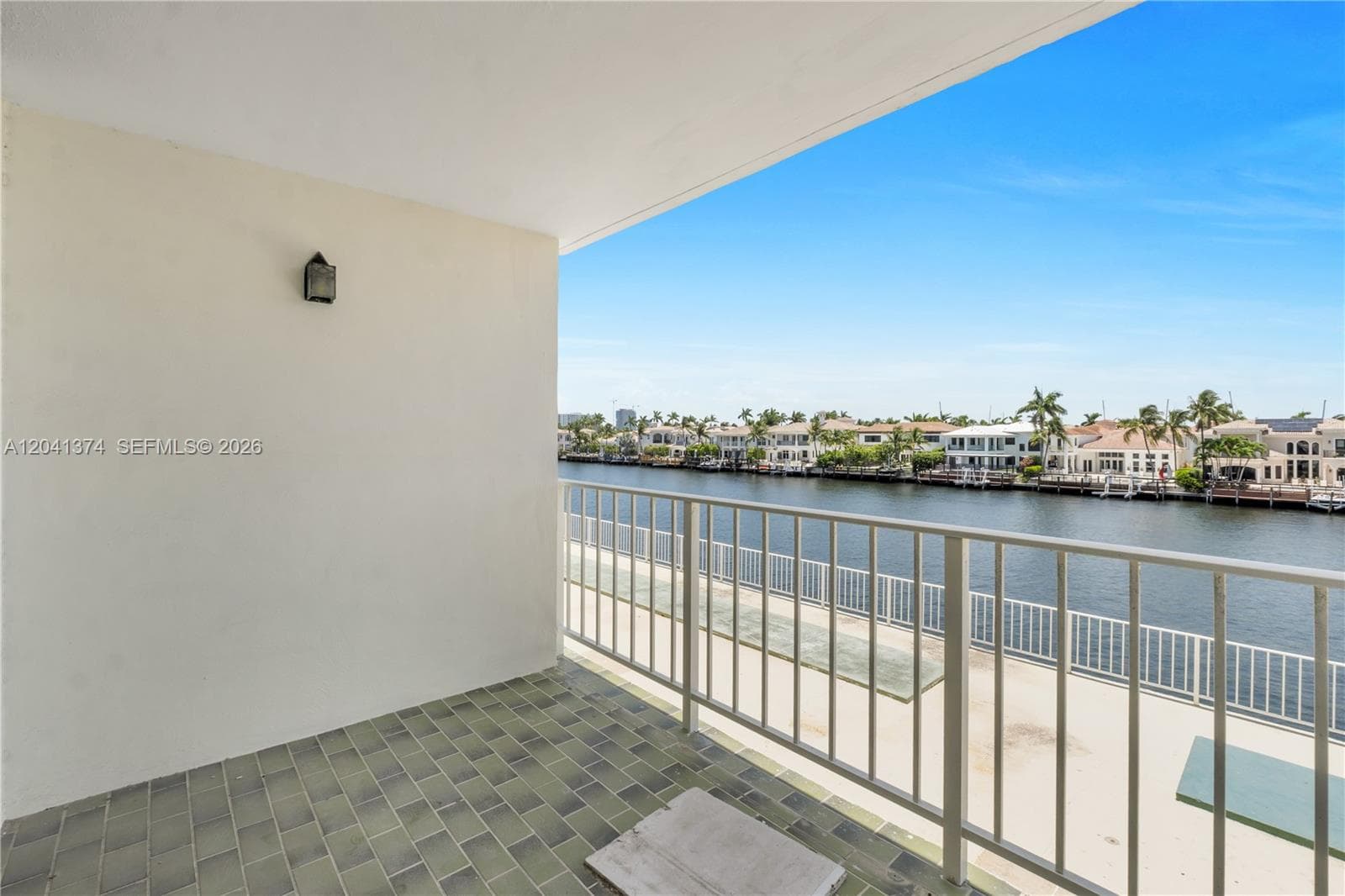 1410 S Ocean Dr 304 photo 22
