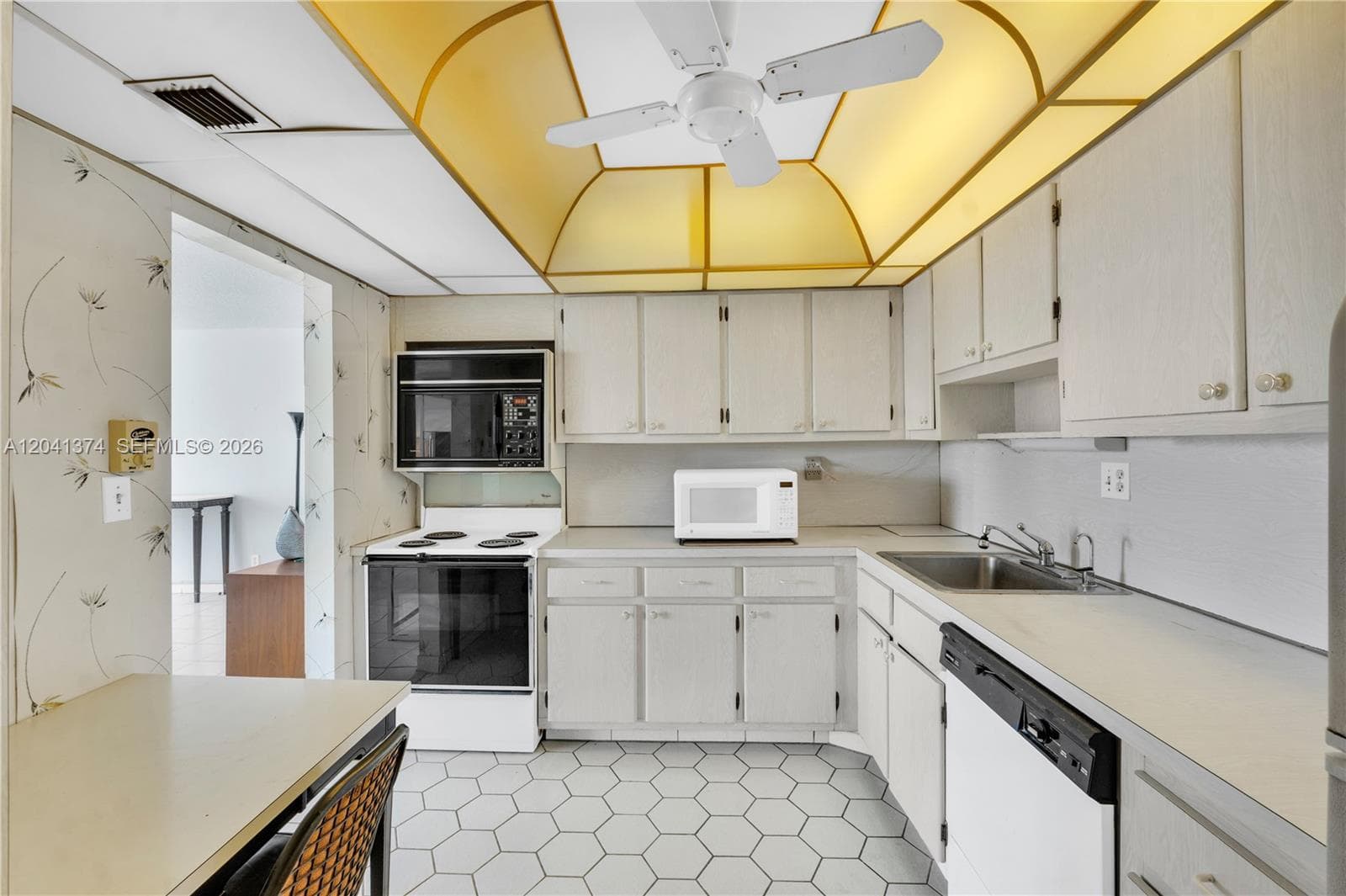 1410 S Ocean Dr 304 photo 9