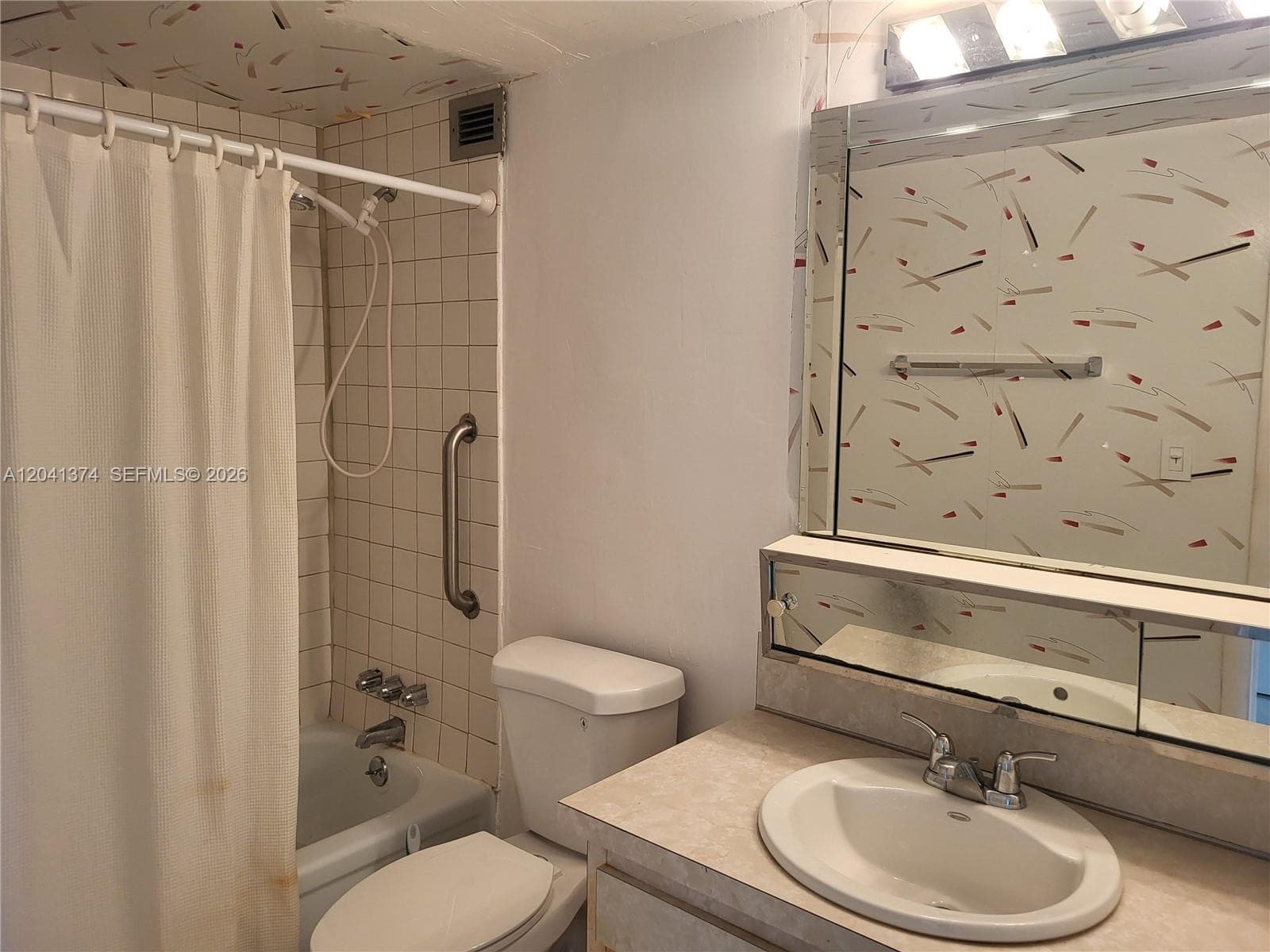 1410 S Ocean Dr 304 photo 18