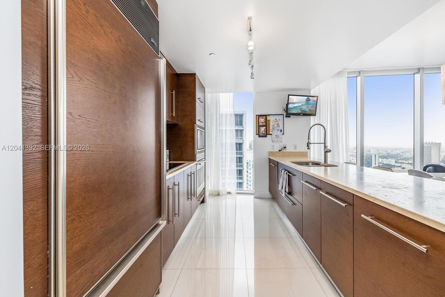 475 BRICKELL AVE 4715 photo 3