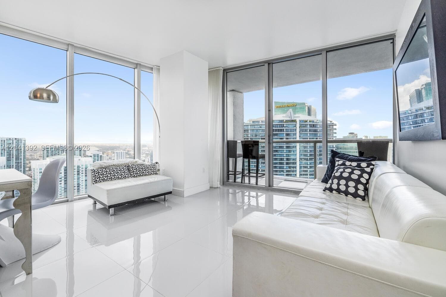 475 BRICKELL AVE 4715 photo 8