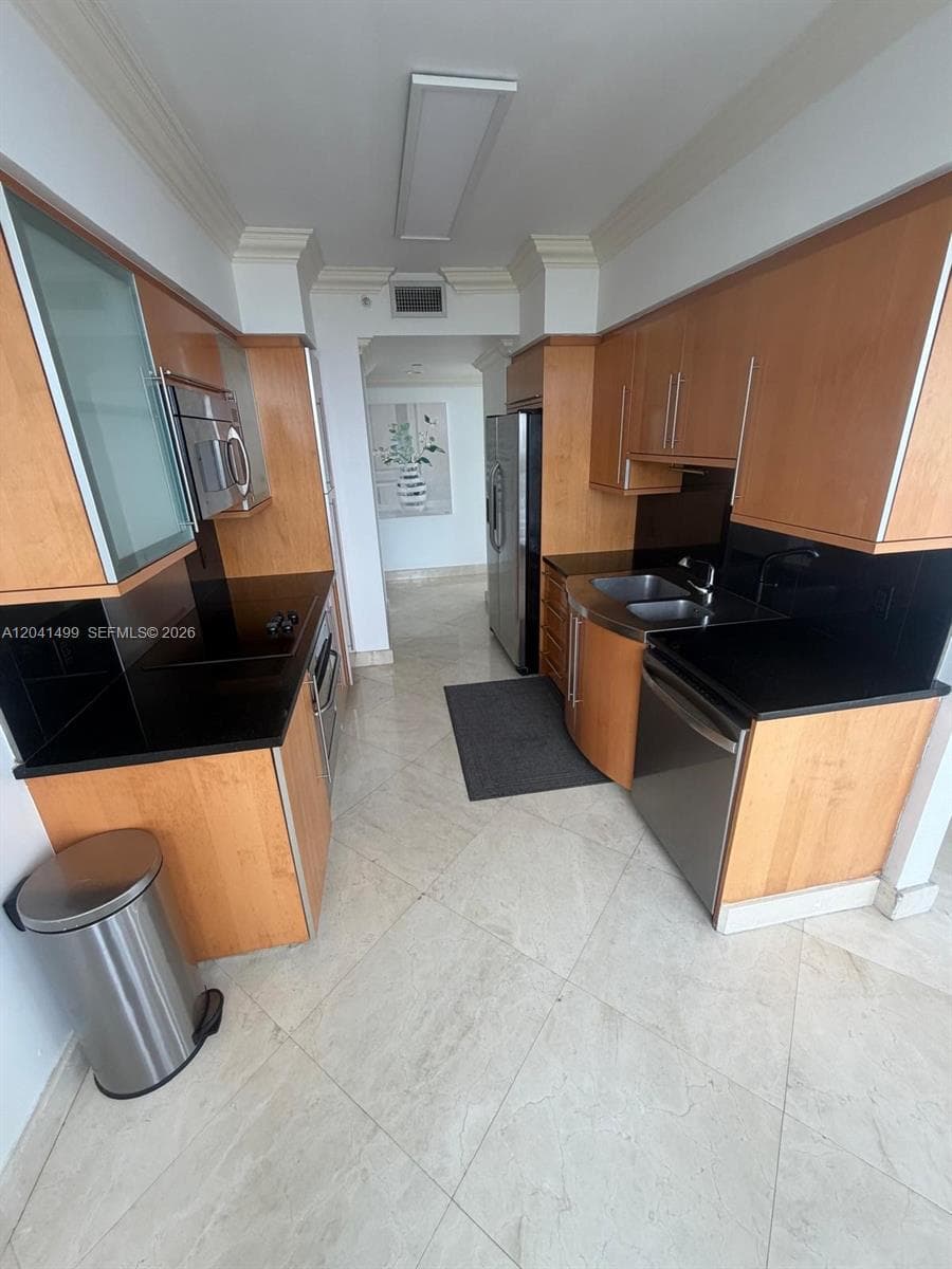 6365 Collins Ave 1707 photo 4