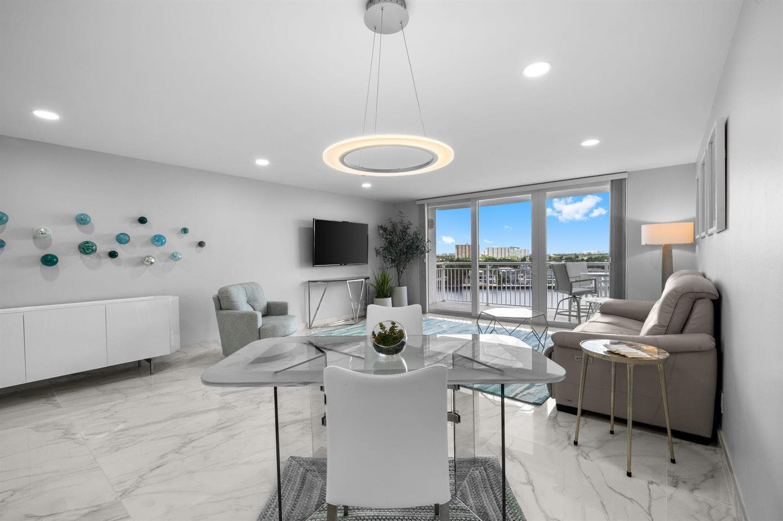 511 Bayshore Drive 910 photo 1