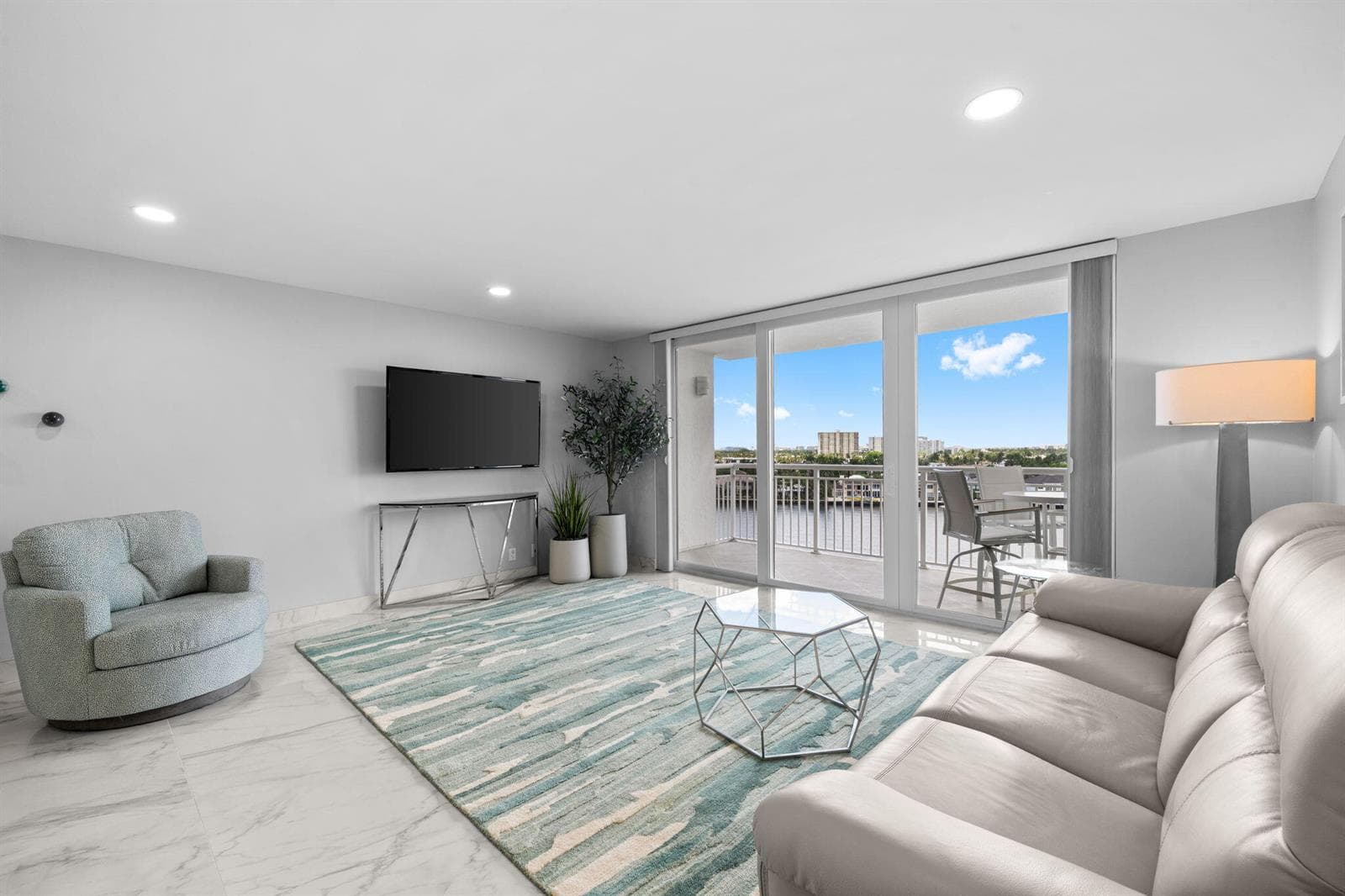 511 Bayshore Drive 910 photo 5
