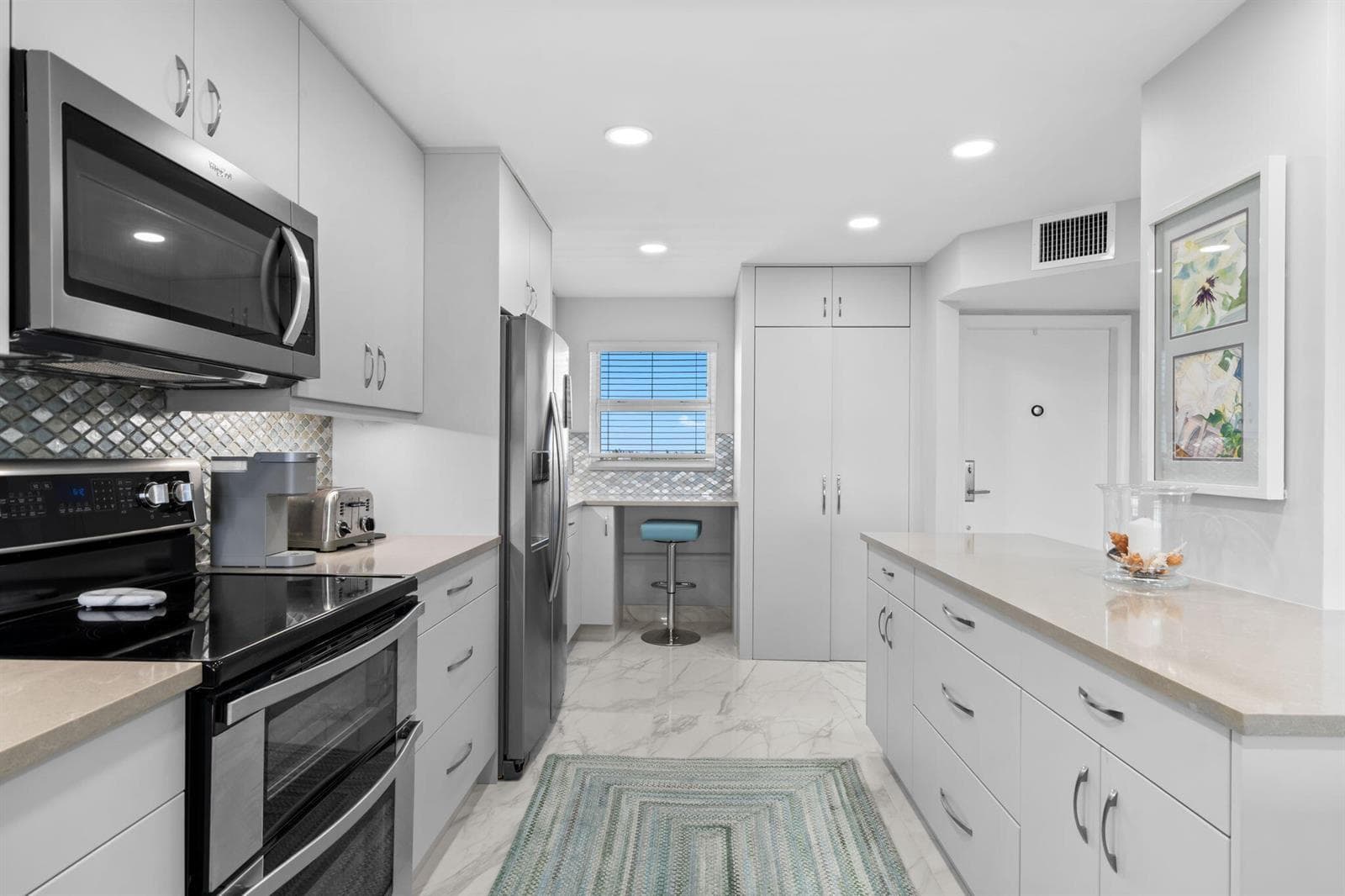 511 Bayshore Drive 910 photo 14