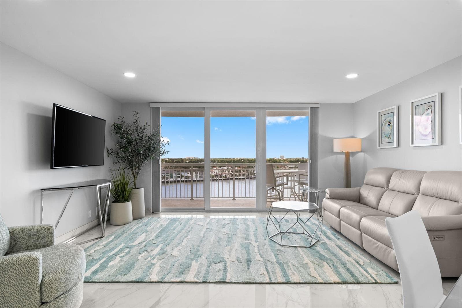 511 Bayshore Drive 910 photo 4