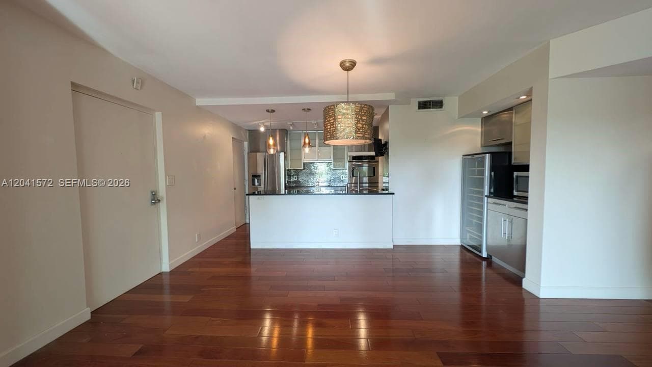 900 River Reach Dr 404 photo 2