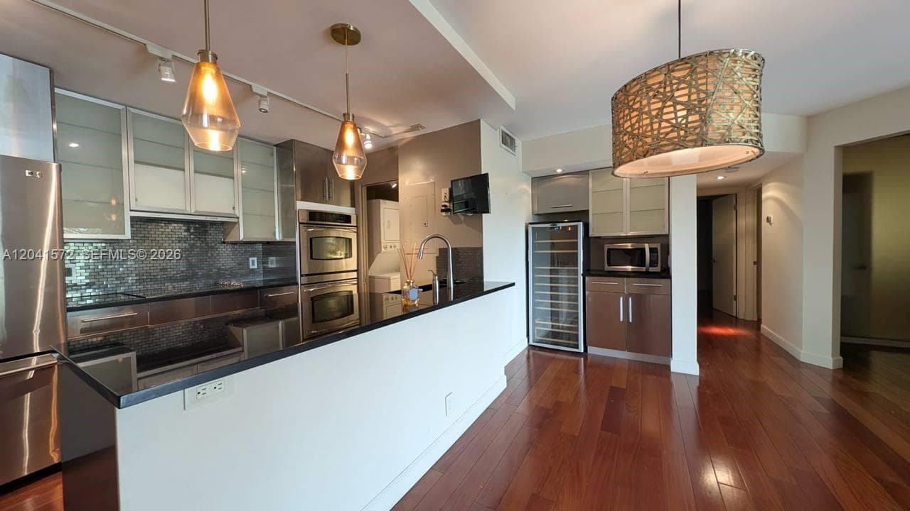 900 River Reach Dr 404 photo 3