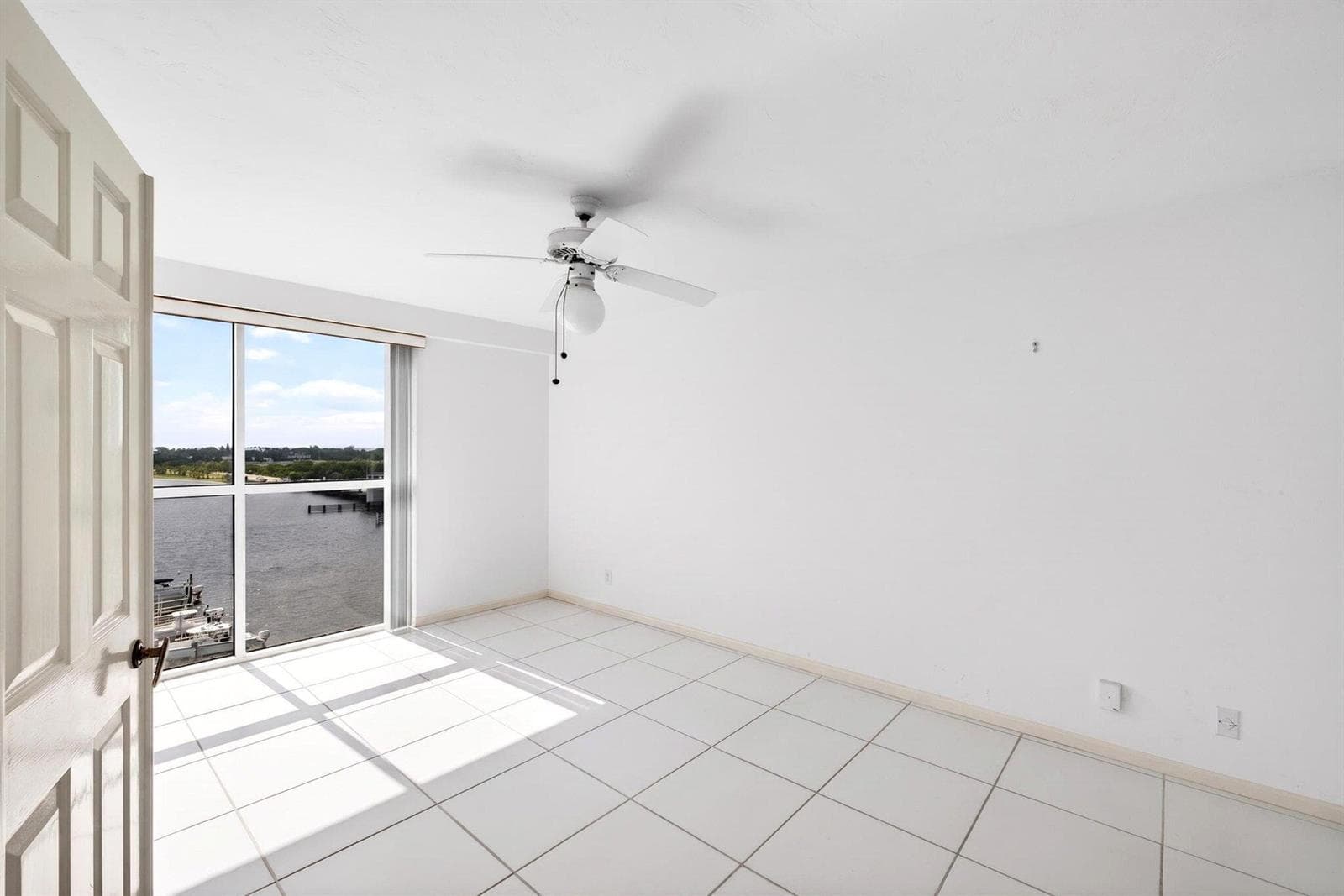 3901 S Flagler Drive 901 photo 8