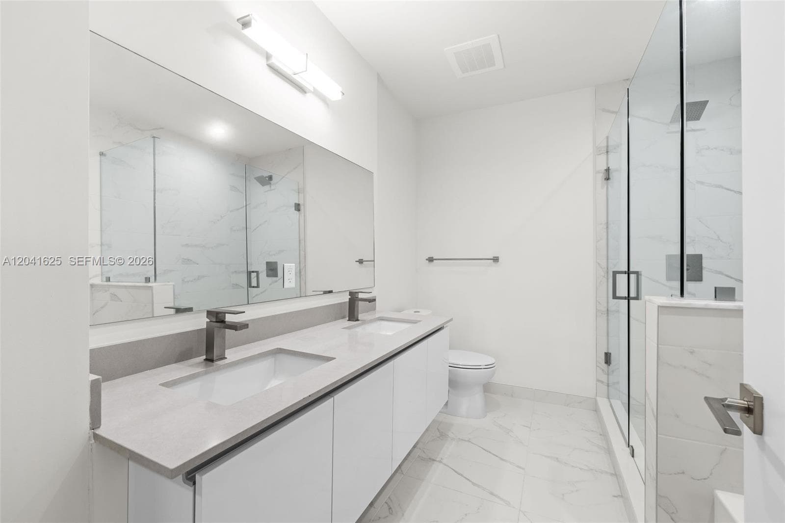 101 Diplomat Pkwy 906 photo 18