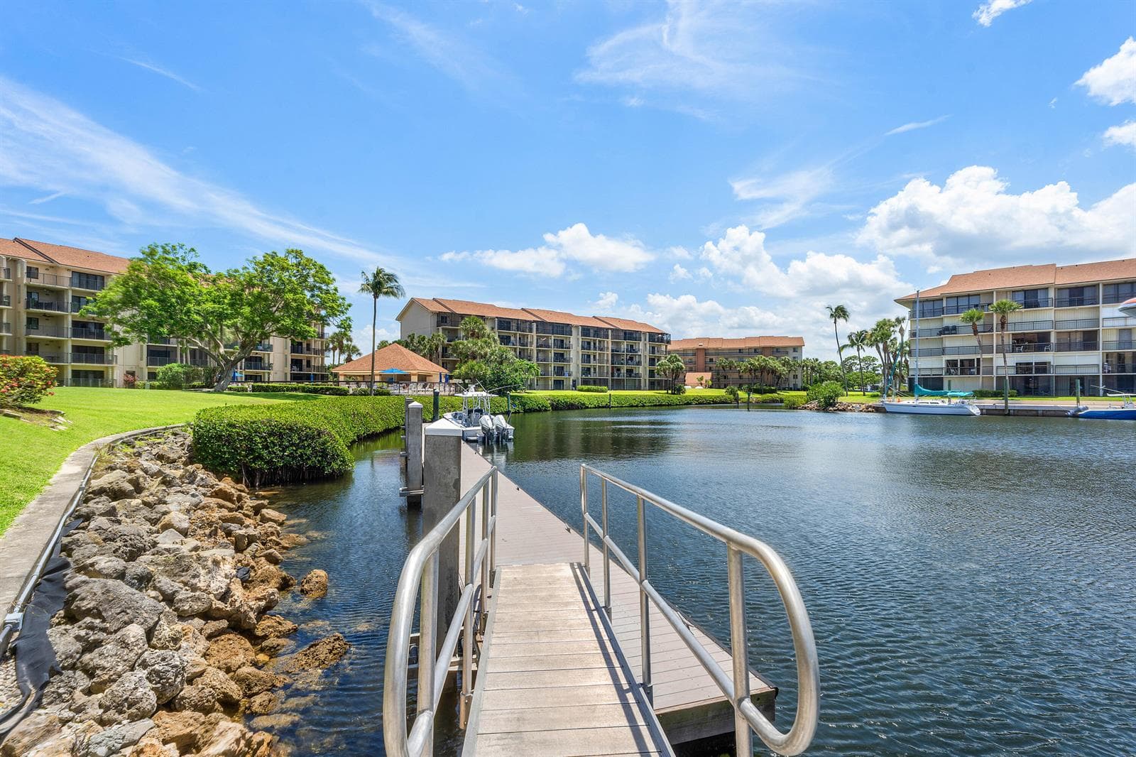 1301 Seafarer Circle 403 photo 6