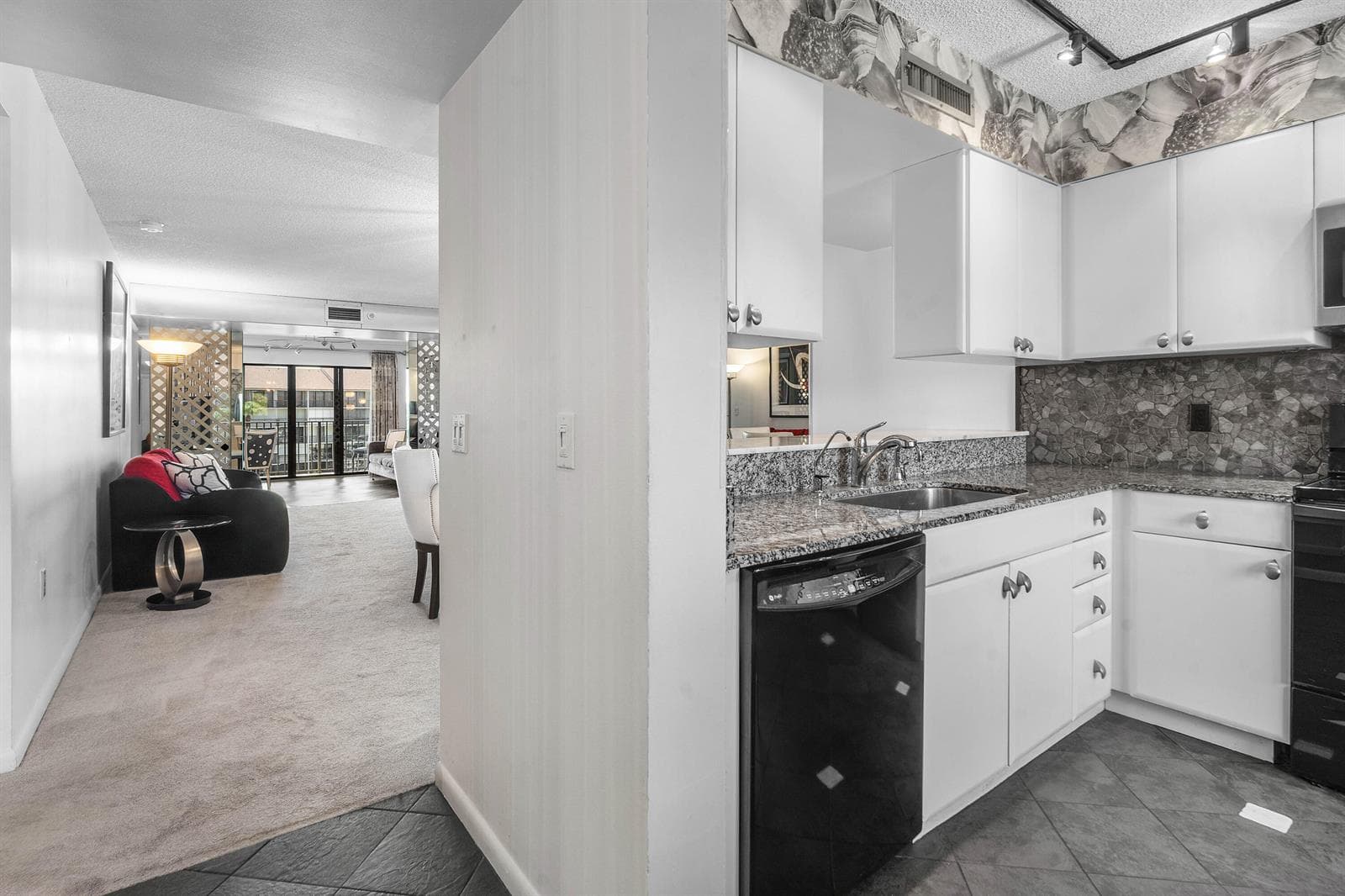 1301 Seafarer Circle 403 photo 12