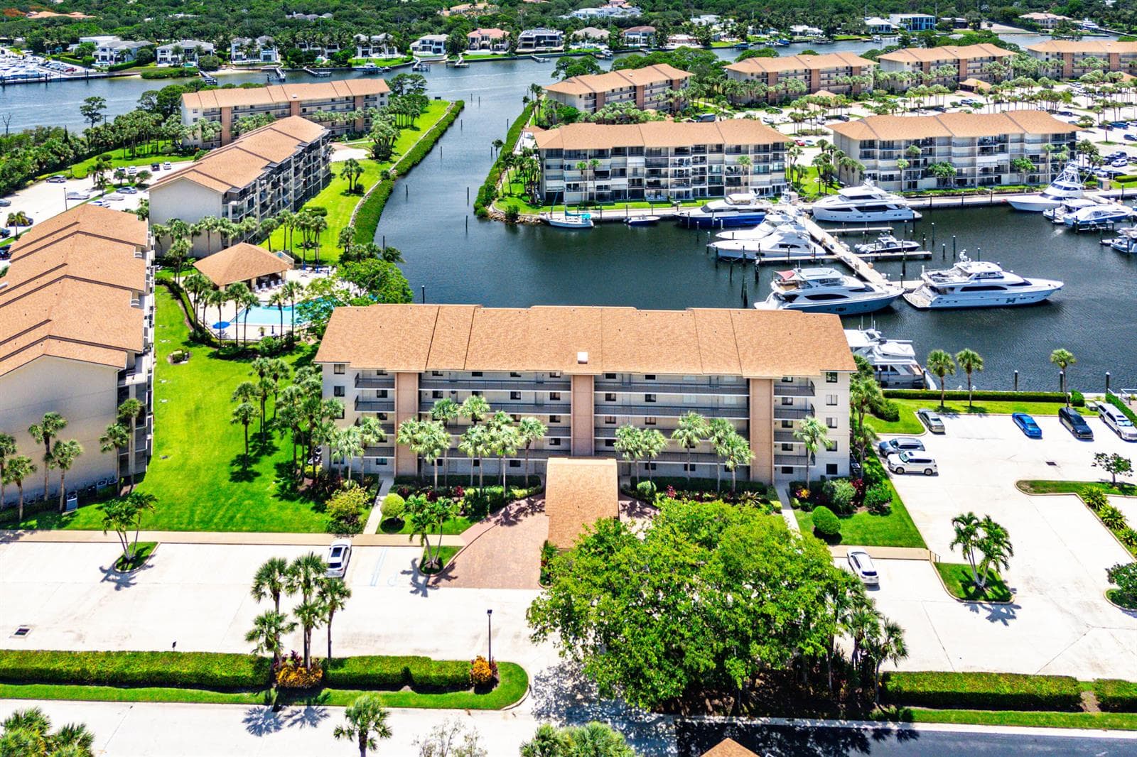 1301 Seafarer Circle 403 photo 3