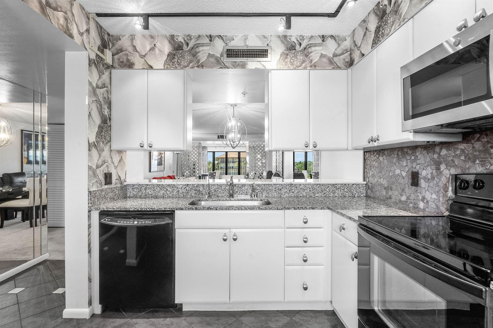 1301 Seafarer Circle 403 photo 10