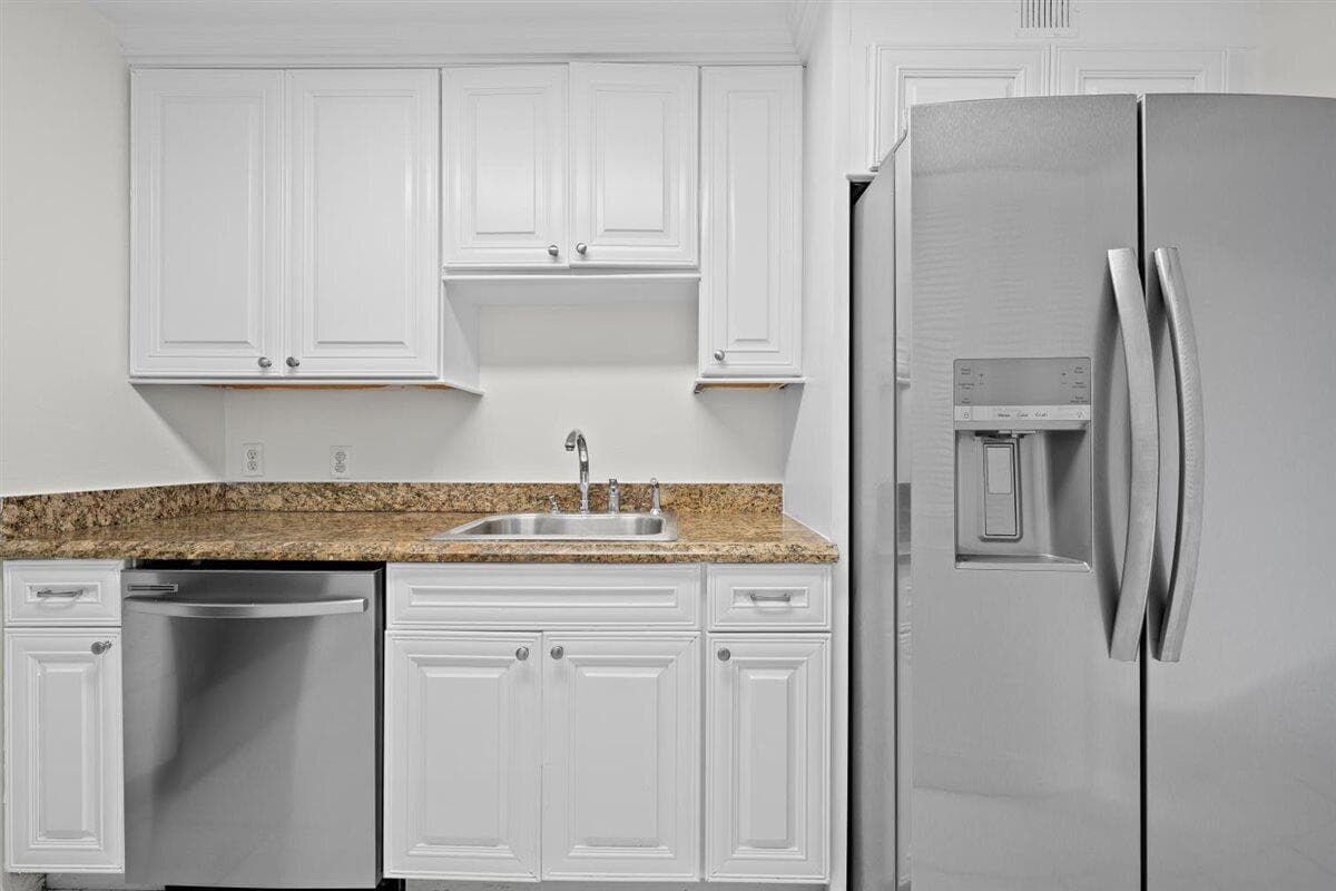 5600 N Flagler Drive 2304 photo 13