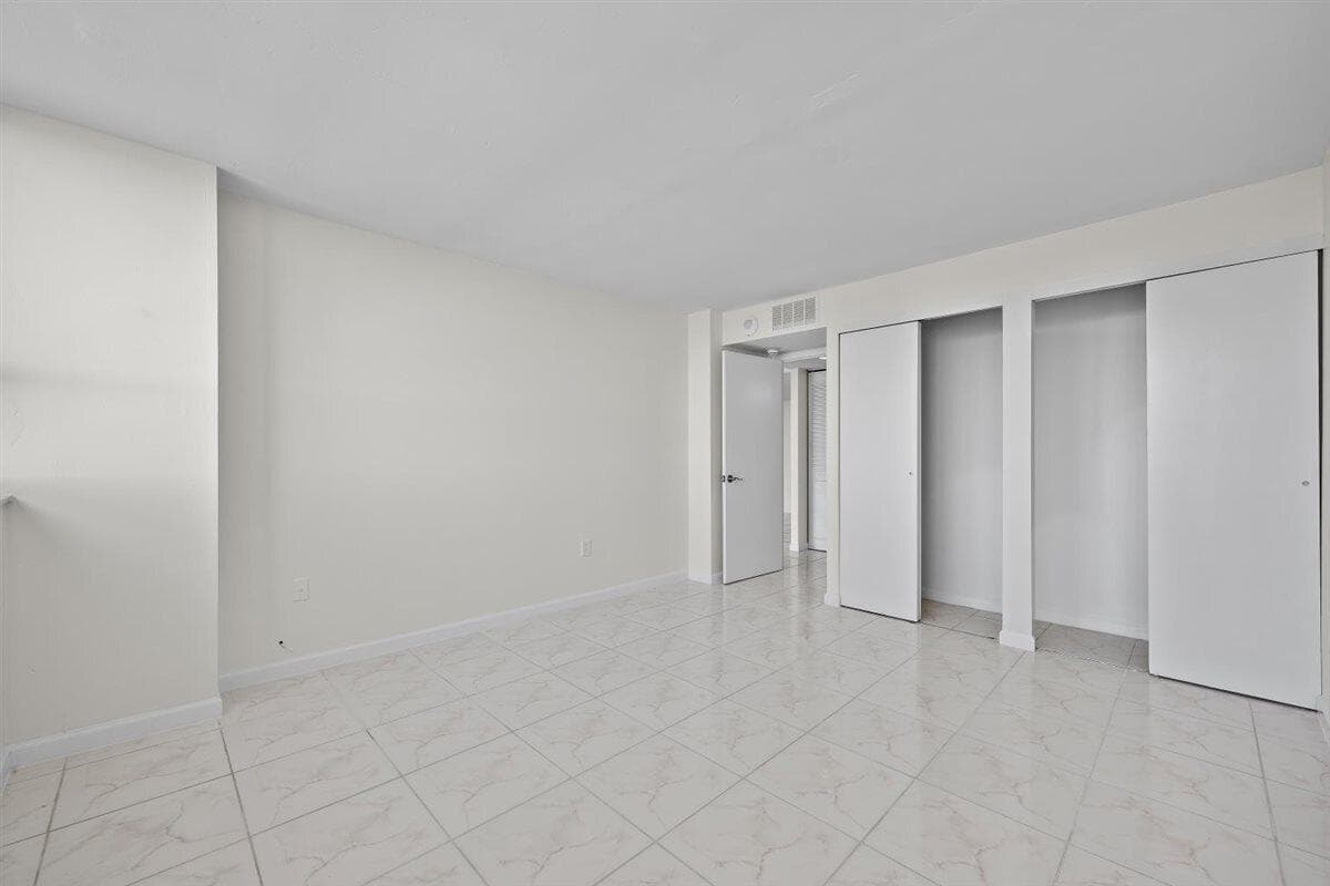5600 N Flagler Drive 2304 photo 17
