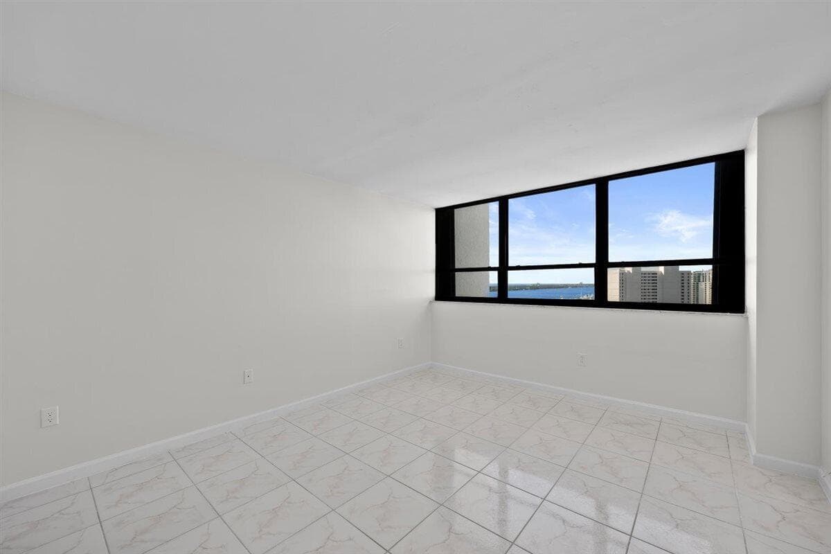 5600 N Flagler Drive 2304 photo 18