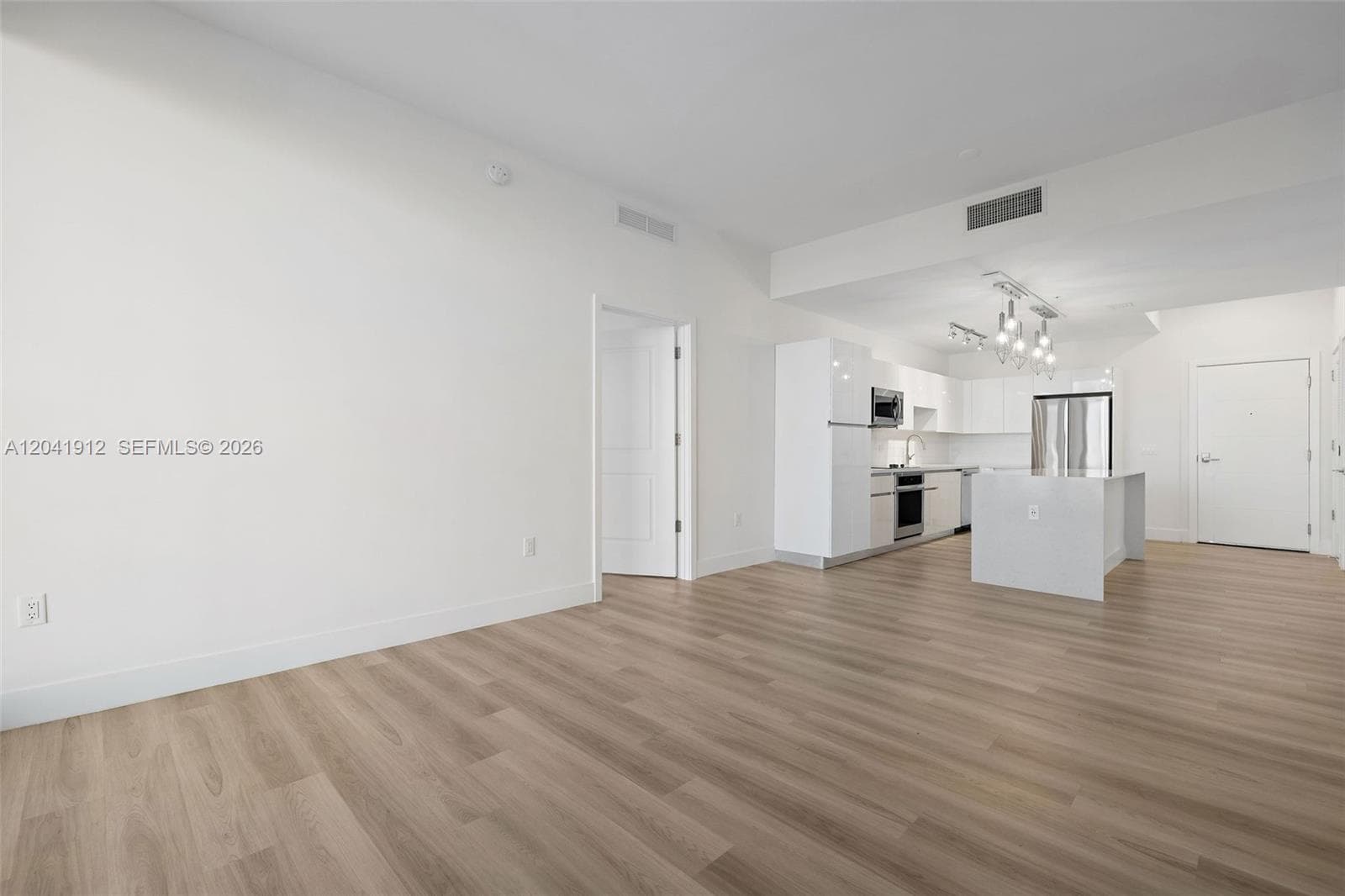 101 Diplomat Pkwy 2104 photo 7