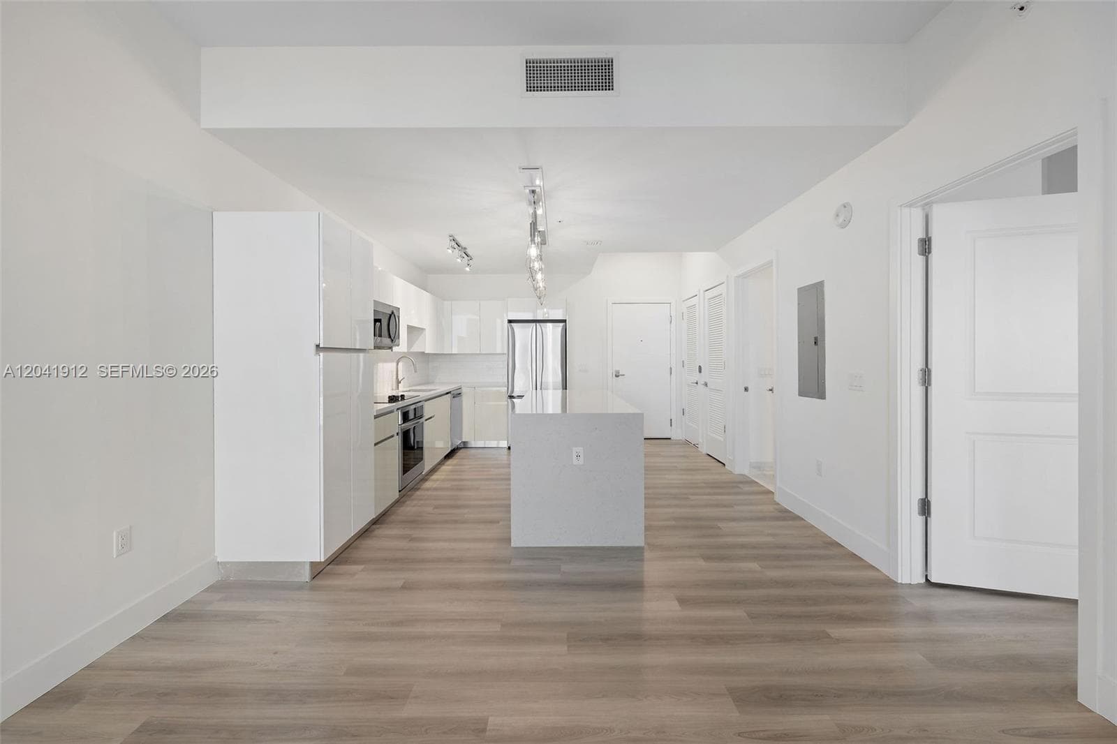 101 Diplomat Pkwy 2104 photo 8