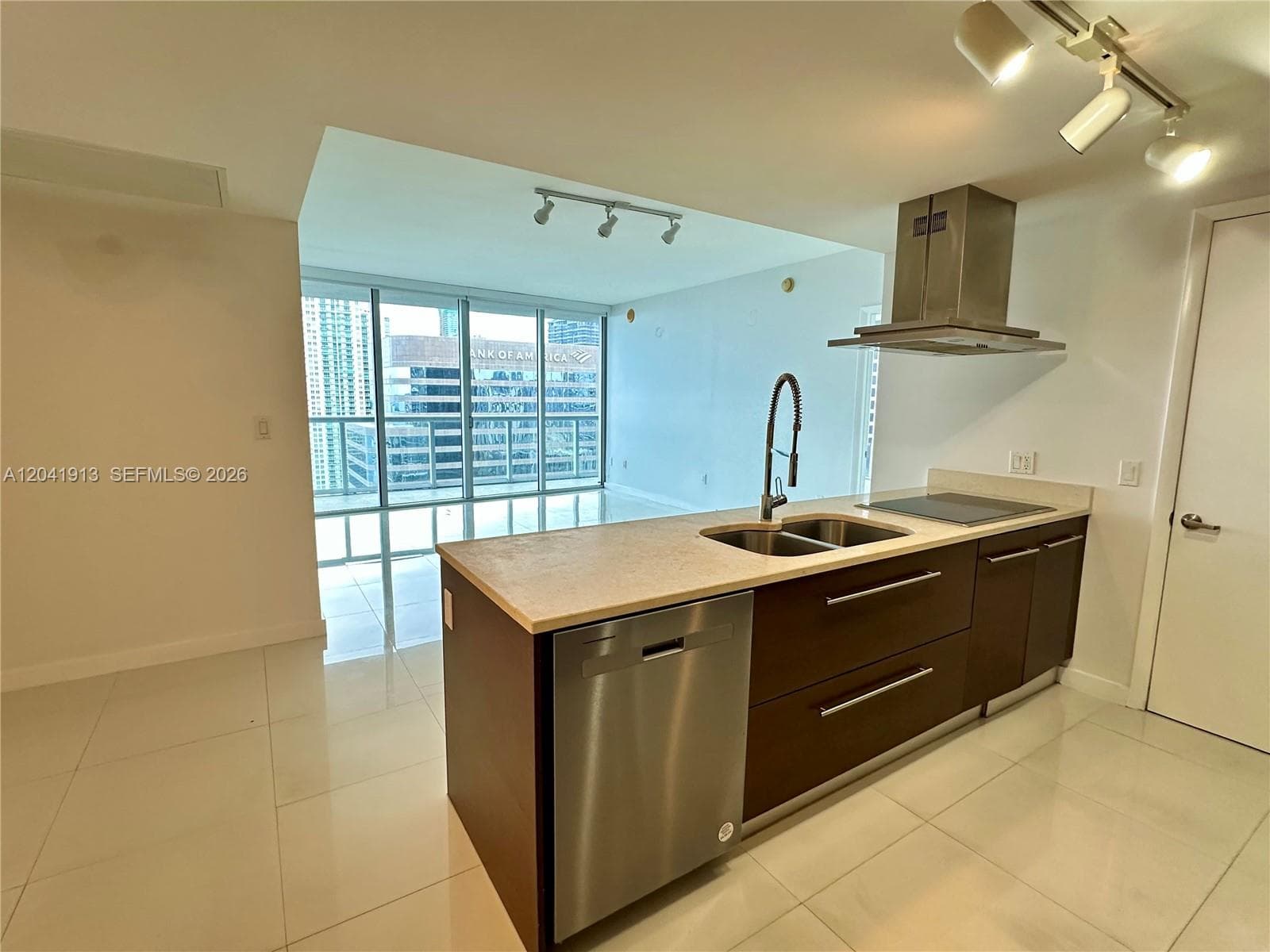 495 Brickell Ave 4011 photo 5