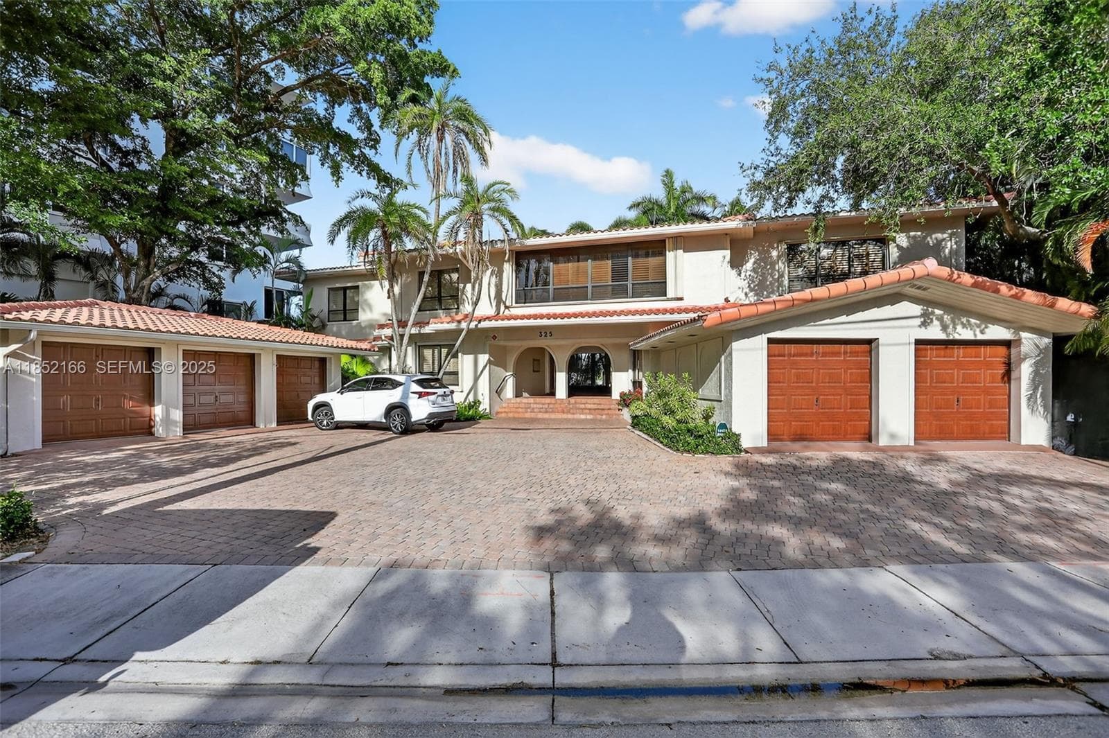 325 Sunset Drive A photo 4