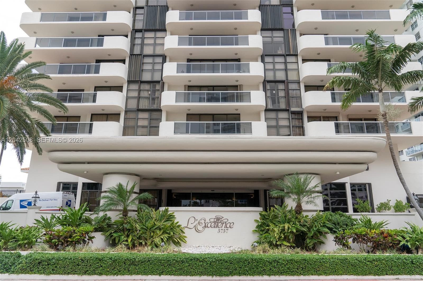 5757 Collins Ave 1604 photo 2