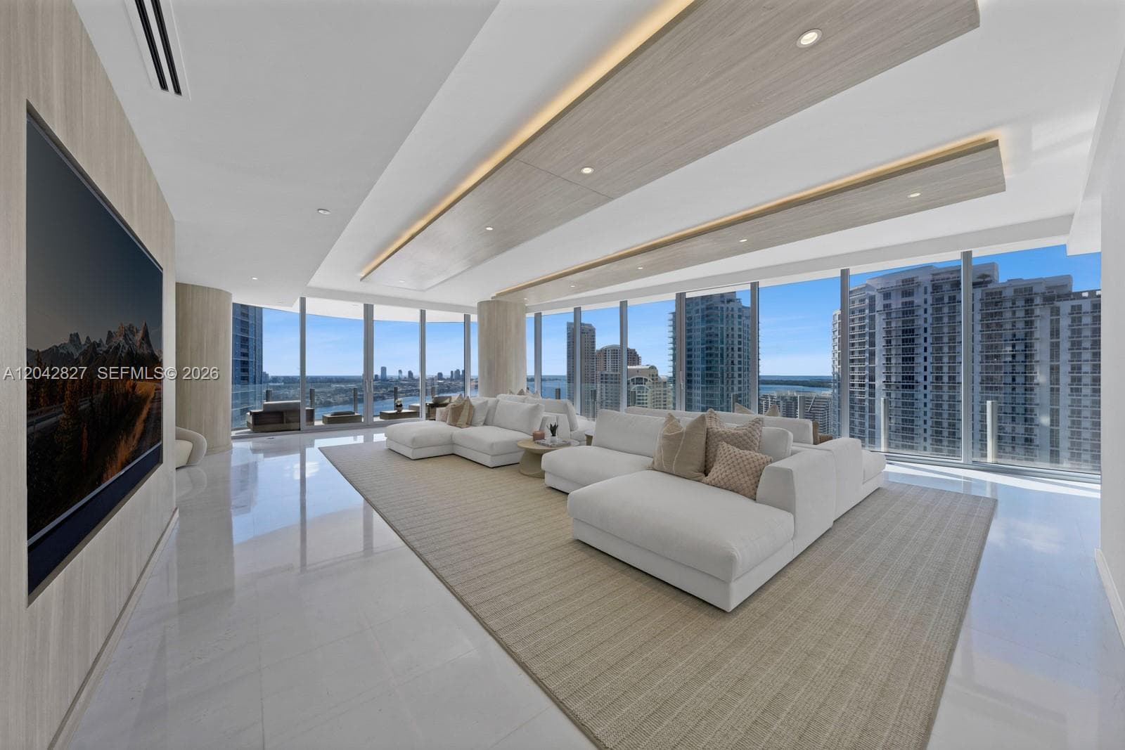 300 Biscayne Boulevard Way 2701 photo 2
