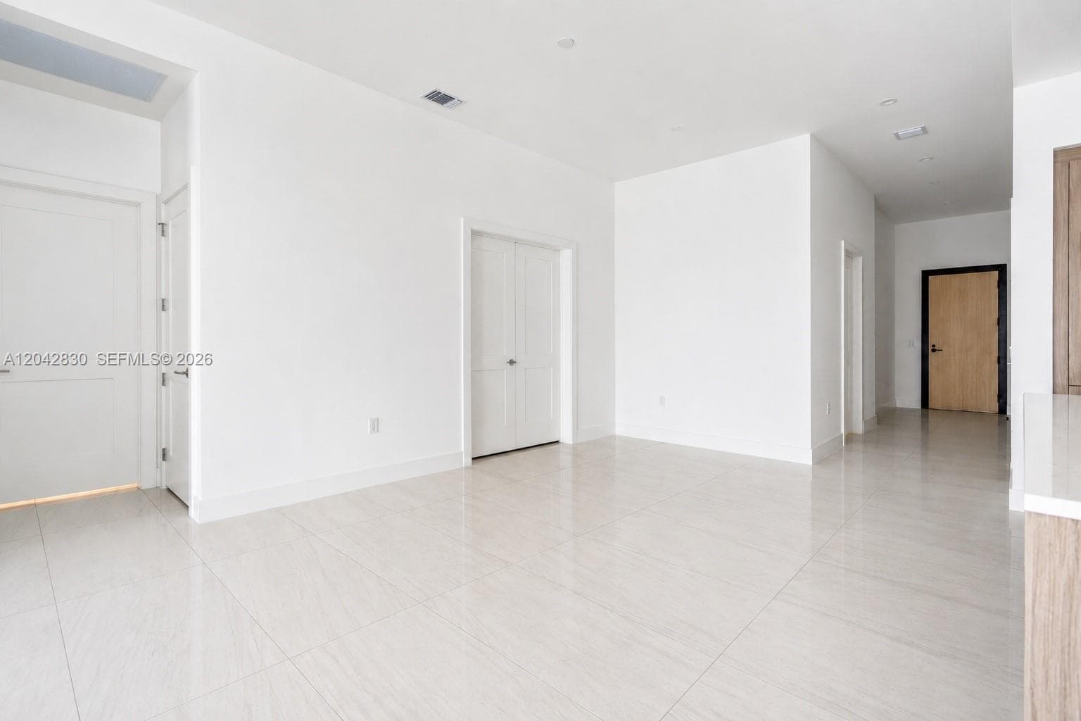 153 N Seabreeze Blvd 401 photo 6