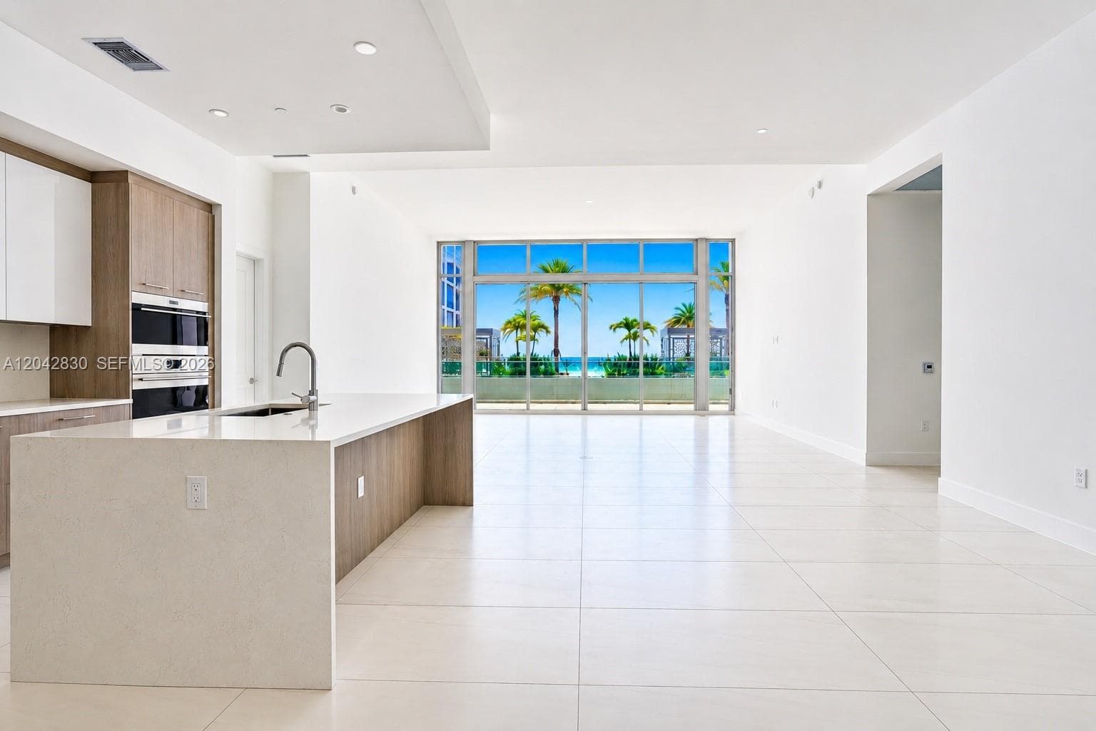153 N Seabreeze Blvd 401 photo 1