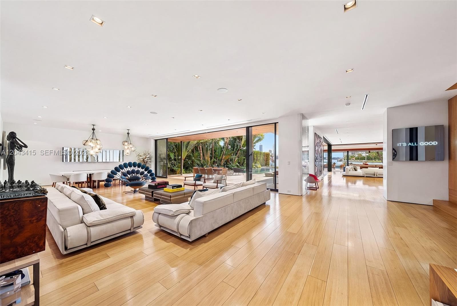 126 W San Marino Dr photo 5