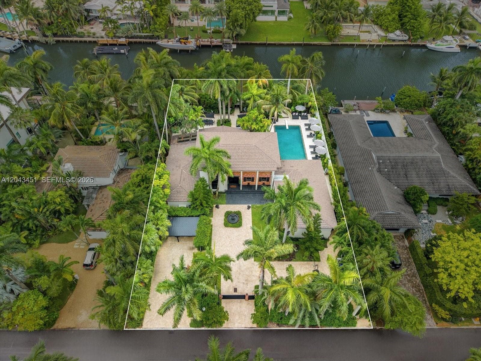 980 Belle Meade Island DR photo 2