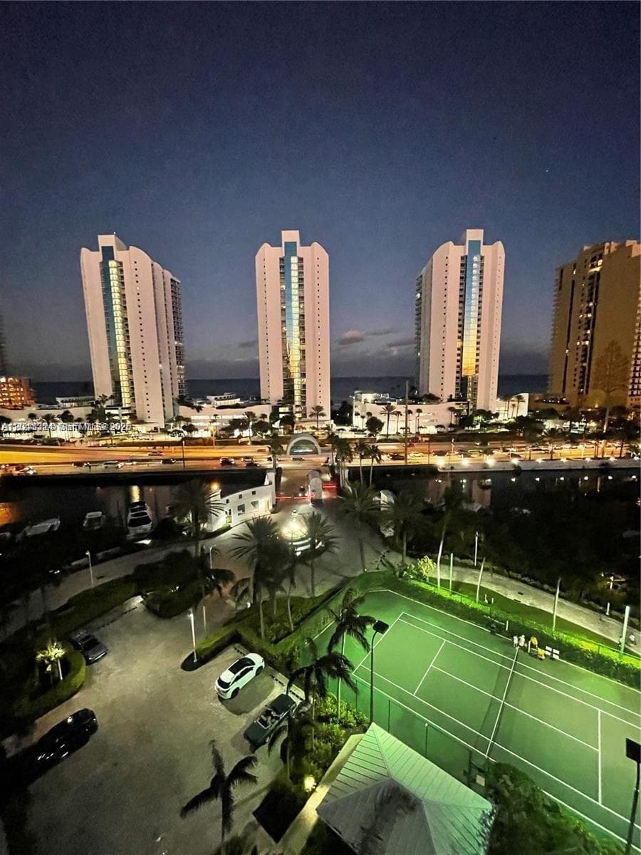 16400 Collins Ave 942 photo 25
