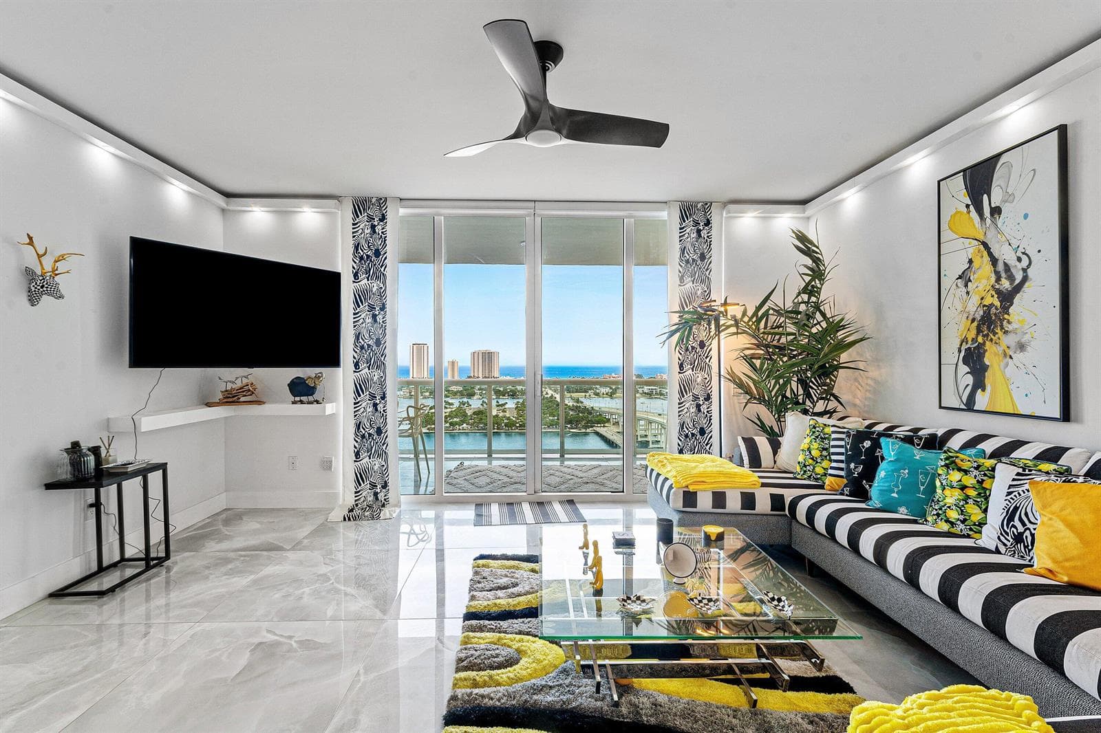 2640 Lake Shore Drive 2112 photo 3