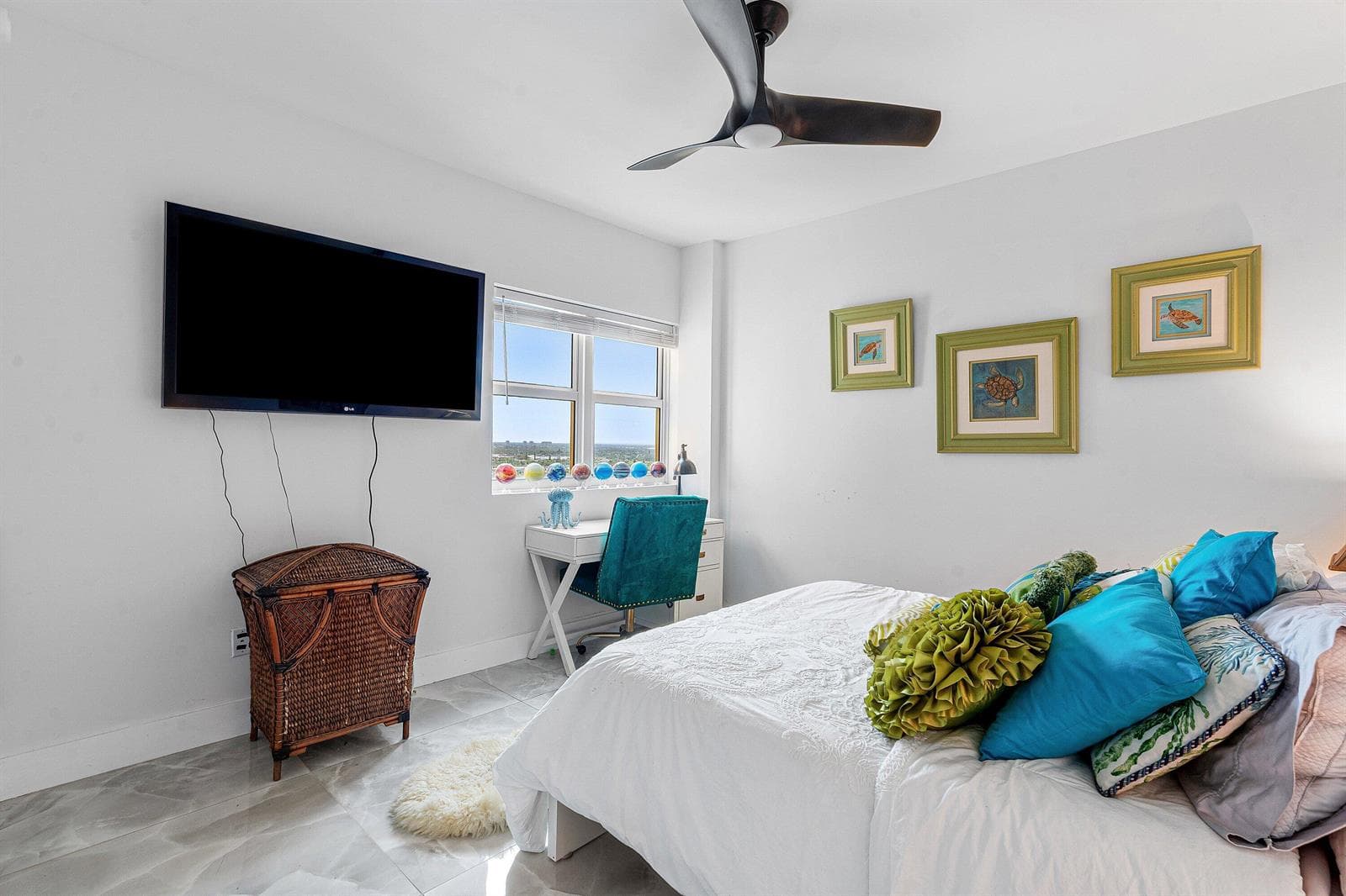 2640 Lake Shore Drive 2112 photo 18