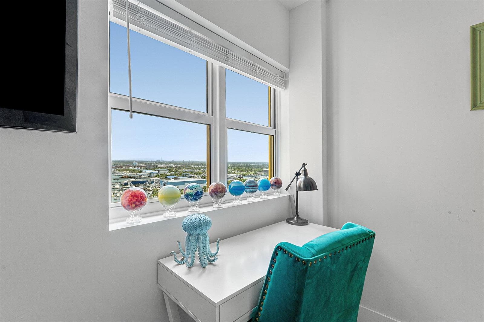 2640 Lake Shore Drive 2112 photo 19